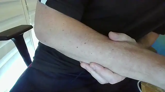 Snapshot of alessexxx24 chatting on 09-26-25, 08:21 alessexxx24 online show from 09-26-25, 08:21