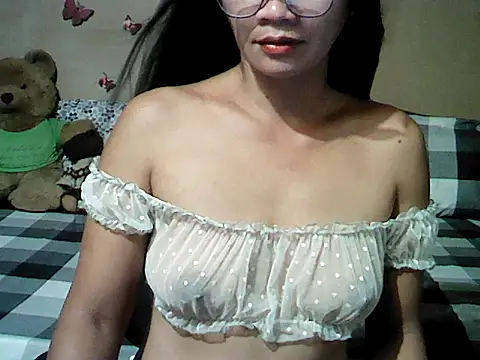 Snapshot of Mia_Rein chatting on 06-07-26, 02:11 Mia Rein online show from 06-07-26, 02:11