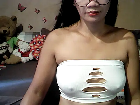 Snapshot of Mia_Rein chatting on 07-02-26, 12:44 Mia Rein online show from 07-02-26, 12:44