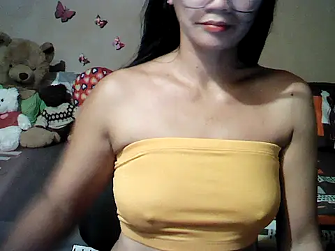 Snapshot of Mia_Rein chatting on 07-14-26, 10:32 Mia Rein online show from 07-14-26, 10:32
