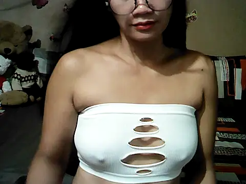 Snapshot of Mia_Rein chatting on 07-16-26, 02:03 Mia Rein online show from 07-16-26, 02:03