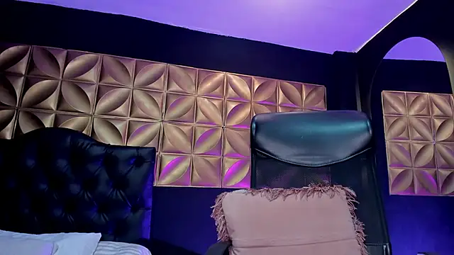 Laurenhillcute14 online show from 04-15-26, 07:58