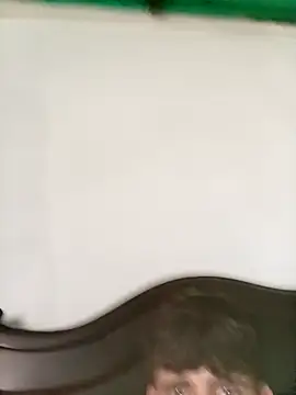 Snapshot of Miguel_1233 chatting on 10-24-25, 02:38 Miguel 1233 online show from 10-24-25, 02:38