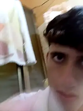 Snapshot of Miguel_1233 chatting on 09-21-25, 01:22 Miguel 1233 online show from 09-21-25, 01:22