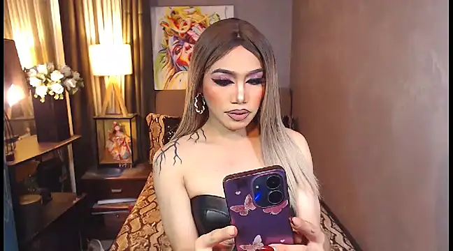 Snapshot of MajaSalvador chatting on 01-11-25, 07:39 MajaSalvador online show from 01-11-25, 07:39