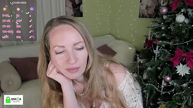 Queenymel online show from 12-21-25, 04:41