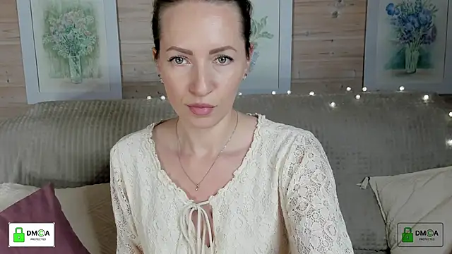 Queenymel online show from 10-26-25, 03:23