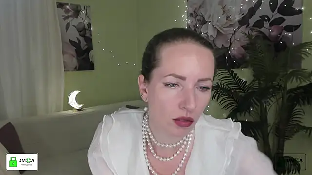 Queenymel online show from 06-28-26, 04:24