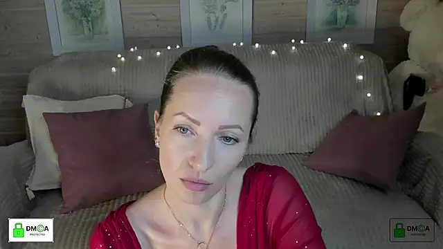 Queenymel online show from 10-24-25, 05:01