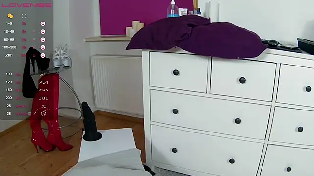 Latina daily online show from 11-18-25, 02:42