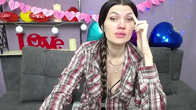 Snapshot of MilaLoona chatting on 02-13-25, 04:28 MilaLoona online show from 02-13-25, 04:28