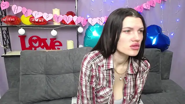 Snapshot of MilaLoona chatting on 02-13-25, 07:03 MilaLoona online show from 02-13-25, 07:03