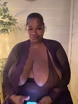 Snapshot of BigFineSelena chatting on 10-11-25, 11:50 BigFineSelena online show from 10-11-25, 11:50