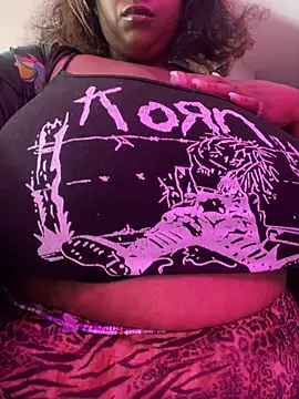 BigFineSelena online show from 05-03-26, 01:47