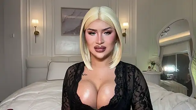 Your Majesty Tyra online show from 06-25-26, 05:05