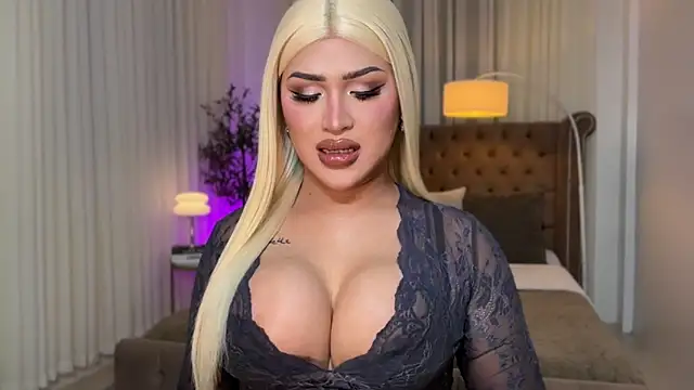 Snapshot of Your_Majesty_Tyra chatting on 10-19-25, 04:04 Your Majesty Tyra online show from 10-19-25, 04:04