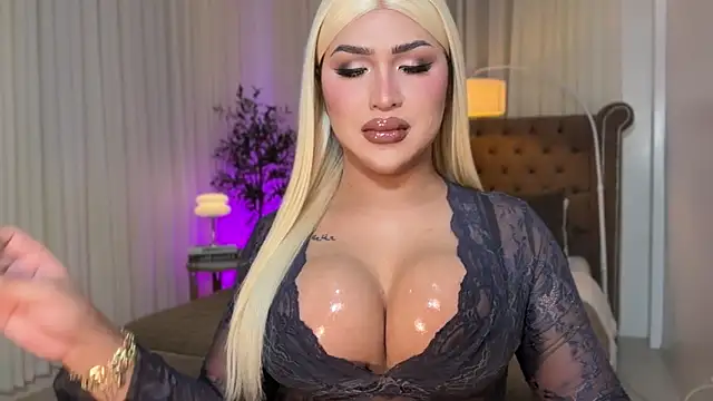 Snapshot of Your_Majesty_Tyra chatting on 10-24-25, 05:06 Your Majesty Tyra online show from 10-24-25, 05:06