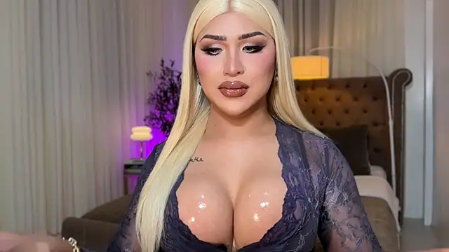 Snapshot of Your_Majesty_Tyra chatting on 10-30-25, 05:06 Your Majesty Tyra online show from 10-30-25, 05:06