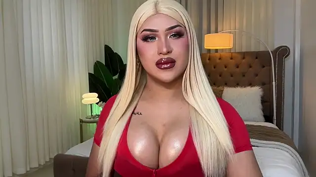 Snapshot of Your_Majesty_Tyra chatting on 03-22-25, 04:56 Your Majesty Tyra online show from 03-22-25, 04:56