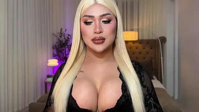 Snapshot of Your_Majesty_Tyra chatting on 10-02-25, 04:38 Your Majesty Tyra online show from 10-02-25, 04:38