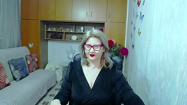 LucilleFenlys online show from 10-20-25, 09:15