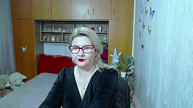 LucilleFenlys online show from 05-18-26, 07:07