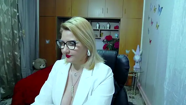 LucilleFenlys online show from 02-11-25, 07:38