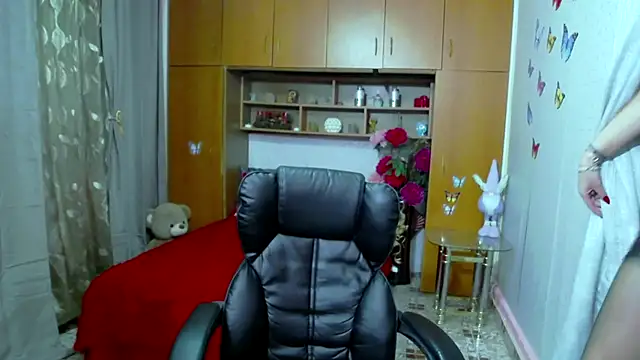 LucilleFenlys online show from 02-16-25, 01:14