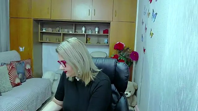 LucilleFenlys online show from 11-02-25, 07:30