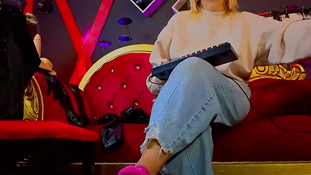 PerlaDivaio online show from 10-15-25, 02:25