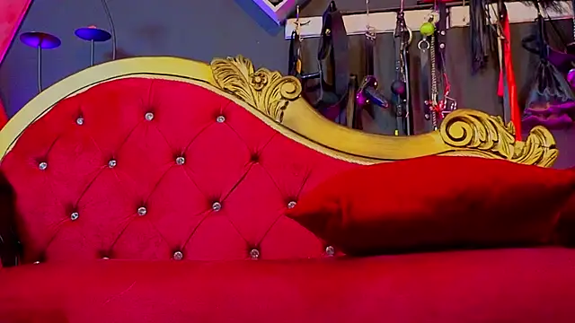 PerlaDivaio online show from 10-18-25, 02:19