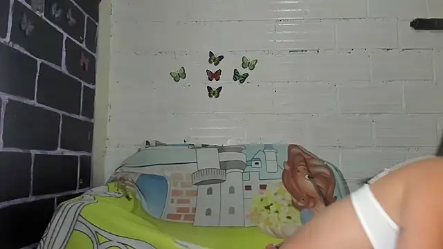 Snapshot of sarasandle chatting on 12-03-25, 02:34 sarasandle online show from 12-03-25, 02:34