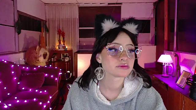 Snapshot of Aquamarinebubble chatting on 10-29-25, 02:32 Aquamarinebubble online show from 10-29-25, 02:32