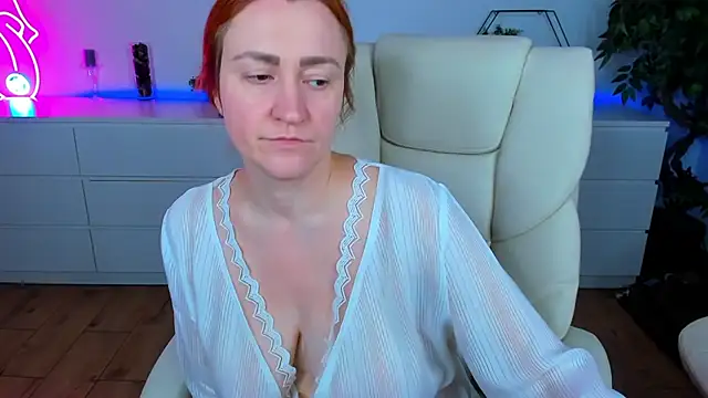 Kamilla Hot online show from 10-10-25, 05:58