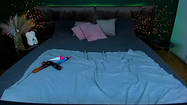 Kamilla Hot online show from 10-17-25, 05:44