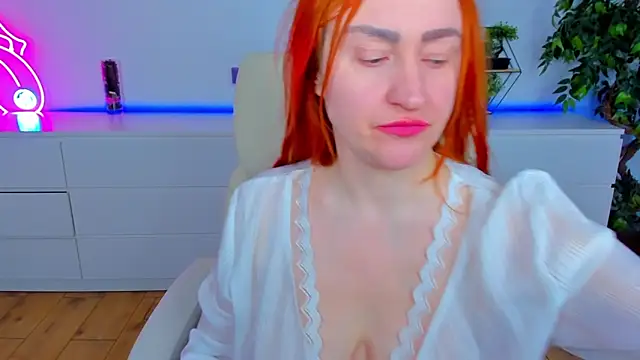 Kamilla Hot online show from 03-06-26, 06:52