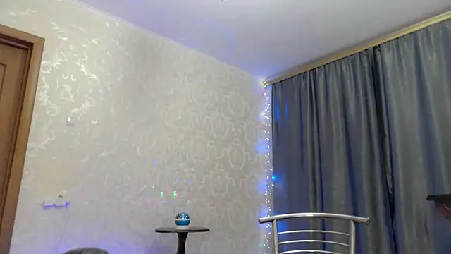Snapshot of elenaza chatting on 10-05-25, 06:53 elenaza online show from 10-05-25, 06:53