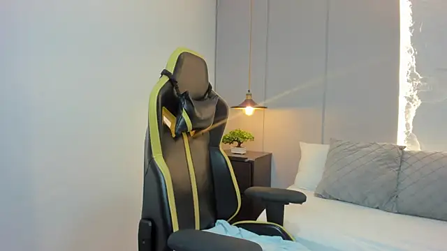 isabella florez online show from 03-25-26, 12:04