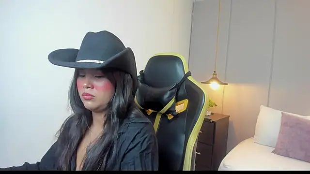 isabella florez online show from 04-23-26, 01:56