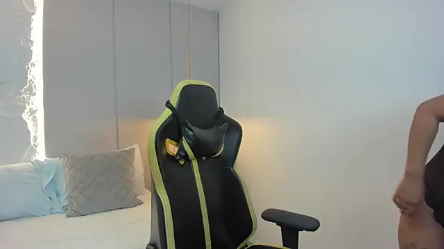 isabella florez online show from 03-23-26, 11:54