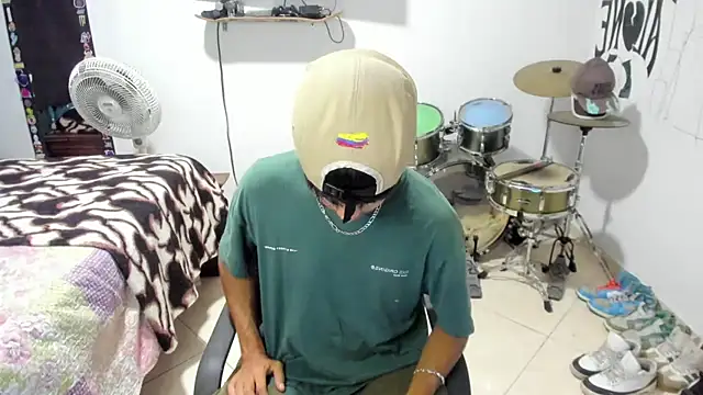 Zack falcon online show from 11-04-25, 02:59