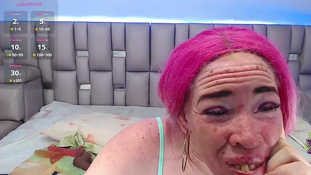 Kittywhiteass online show from 11-27-25, 04:02