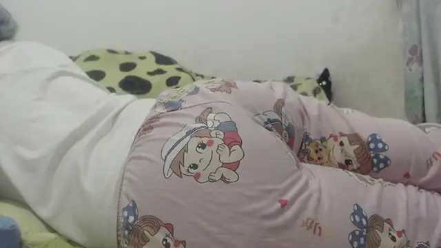 Snapshot of Kittywhiteass chatting on 02-18-25, 08:38 Kittywhiteass online show from 02-18-25, 08:38