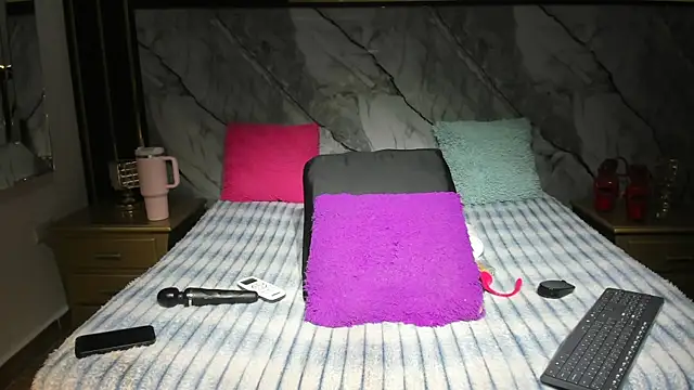 Niyirey1 online show from 09-23-25, 12:12