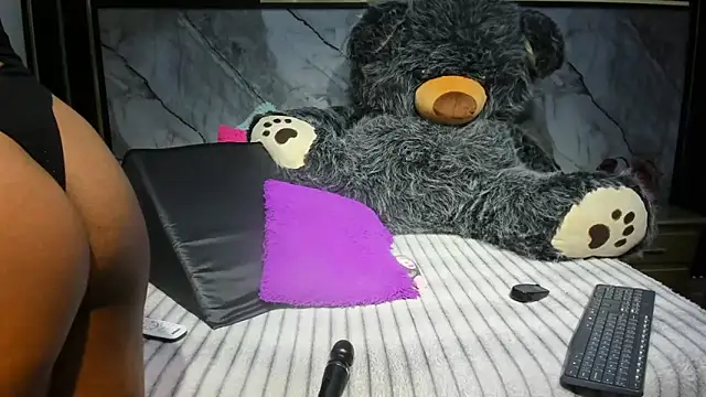 Niyirey1 online show from 11-04-25, 12:31