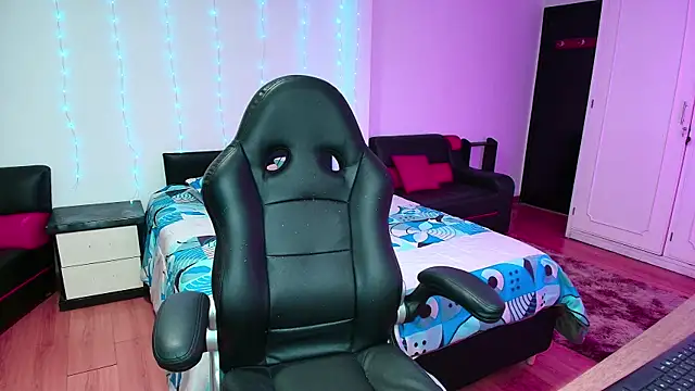 yesie hot online show from 12-02-25, 12:22