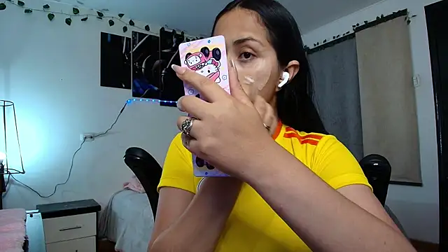 Snapshot of yesie_hot chatting on 06-18-26, 12:42 yesie hot online show from 06-18-26, 12:42