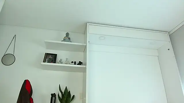 Robyn Miller online show from 09-18-25, 01:36