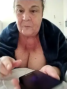 Yaya Mineira online show from 10-31-25, 01:30