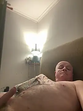 Snapshot of locallad88 chatting on 10-17-25, 10:44 locallad88 online show from 10-17-25, 10:44